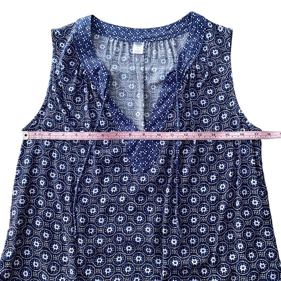Old Navy NWOT Blue 2 Pattered Sleeveless Top Medium - Picture 10 of 12